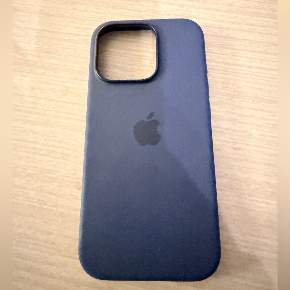 Apple Midnight Blue Silicone iPhone 16 Pro Case